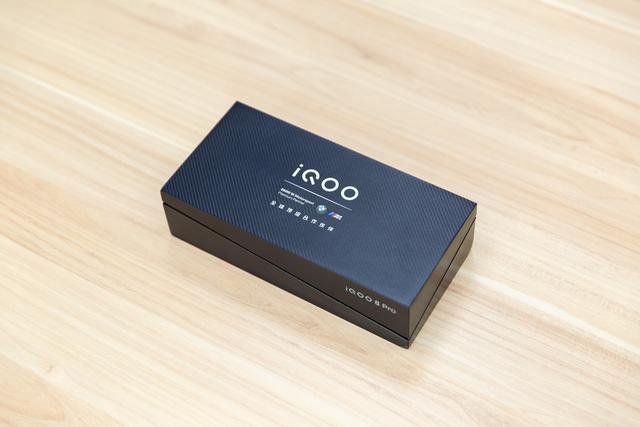 游戏手机也要做成水桶strong/p
p传奇游戏手机/strong？iQOO 8 Pro传奇版开箱体验