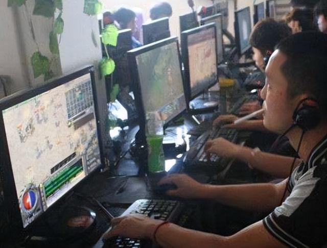 传奇世界手游：传世手游单职业攻速版strong/p
p最新传奇手游/strong，下载榜第一的手游传世