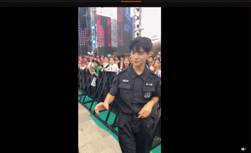 太帅了！鹅厂法式员欢乐谷保安凭生图走红strong/p
p新开手游sf发布网/strong，艺人可能都没他们上镜