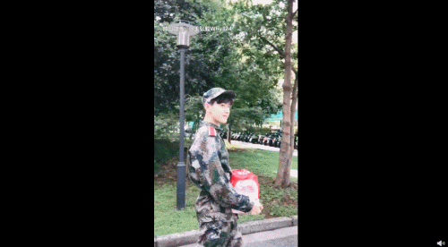 太帅了！鹅厂法式员欢乐谷保安凭生图走红strong/p
p新开手游sf发布网/strong，艺人可能都没他们上镜