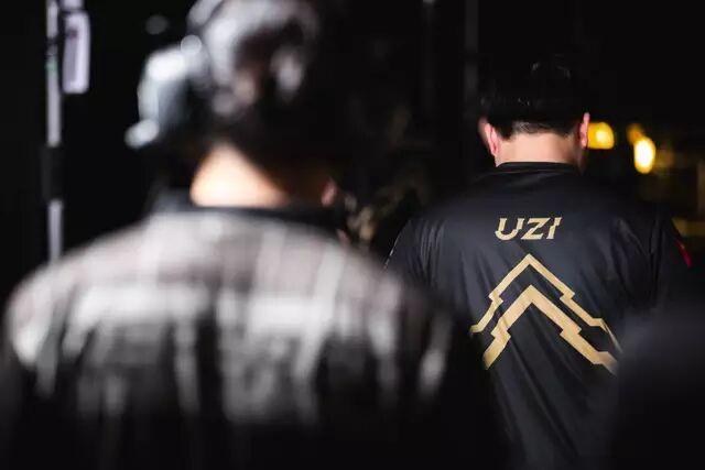 Steam史上最无辜游戏：RNG输strong/p
p传奇世界手游贴吧/strong了《电竞传奇》背锅 玩家狂刷差评