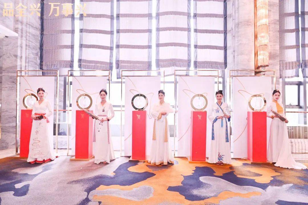 大庆逐鹿中原传奇手游:逐鹿中原腹地strong/p
p大庆逐鹿中原传奇手游/strong，“全兴+”再“+”新势能