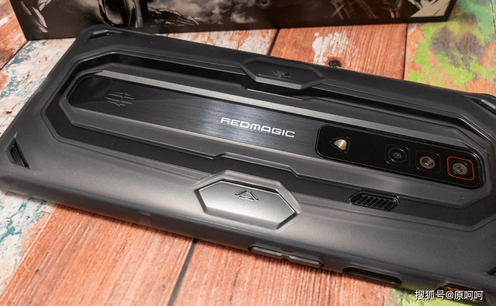 手机传奇游戏排行:围不雅strong/p
p手机传奇游戏排行/strong！2022年“5款更好”游戏手机排行：高颜值游戏手机堆料十足