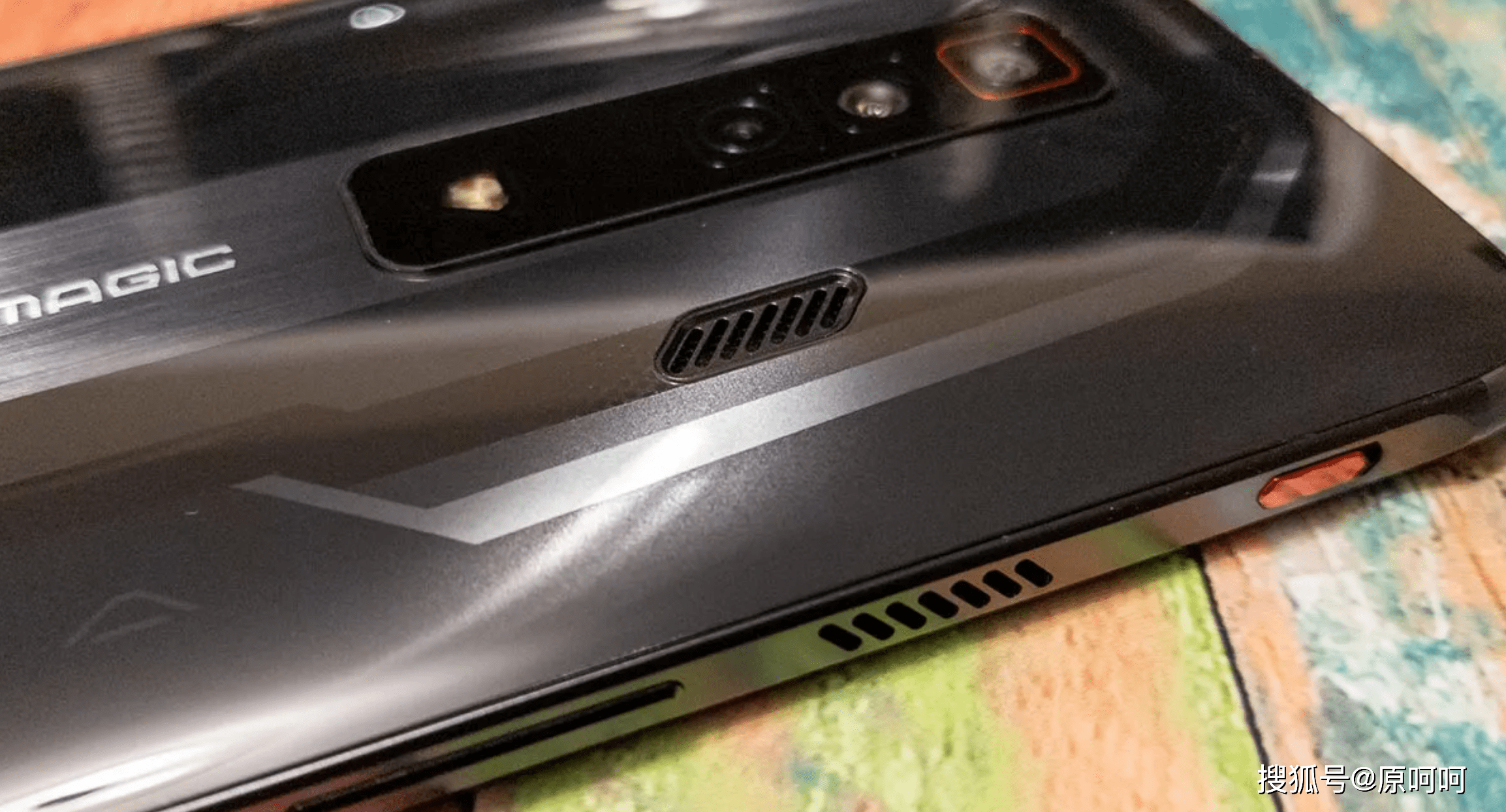 手机传奇游戏排行:围不雅strong/p
p手机传奇游戏排行/strong！2022年“5款更好”游戏手机排行：高颜值游戏手机堆料十足