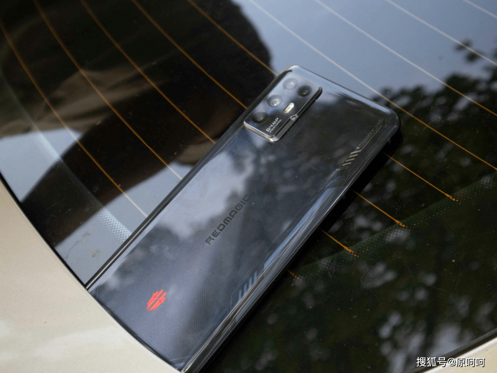 手机传奇游戏排行:围不雅strong/p
p手机传奇游戏排行/strong！2022年“5款更好”游戏手机排行：高颜值游戏手机堆料十足