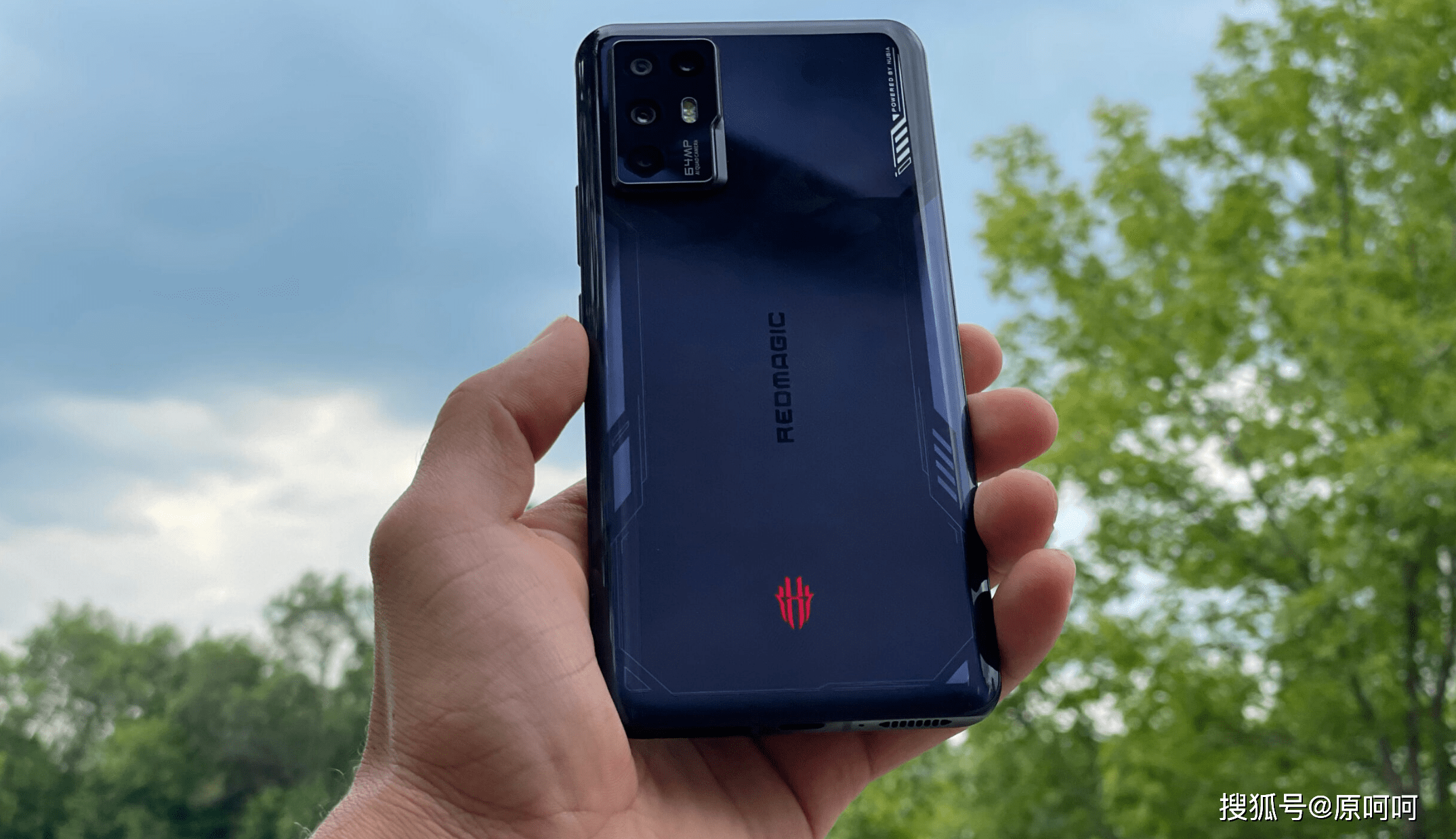 手机传奇游戏排行:围不雅strong/p
p手机传奇游戏排行/strong！2022年“5款更好”游戏手机排行：高颜值游戏手机堆料十足