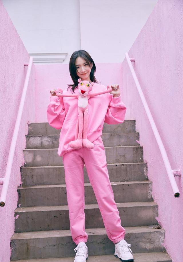 传奇私服:人前成熟女团strong/p
p传奇私服/strong，其实私服十分心爱！违规女孩的私服穿搭来啦！