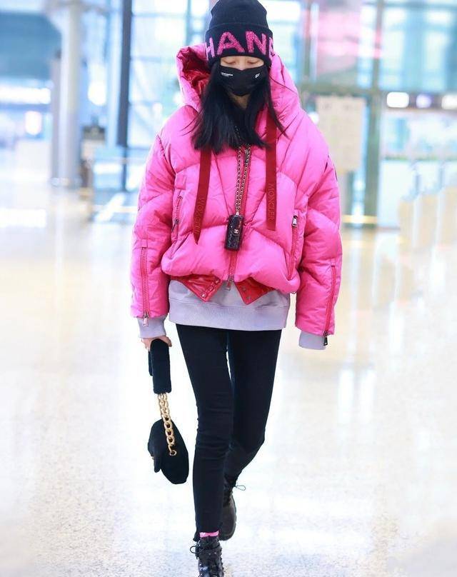 好私服传奇:关晓彤呈现谐音梗strong/p
p好私服传奇/strong，脾性好私服也超棒，差别气概气场开挂！