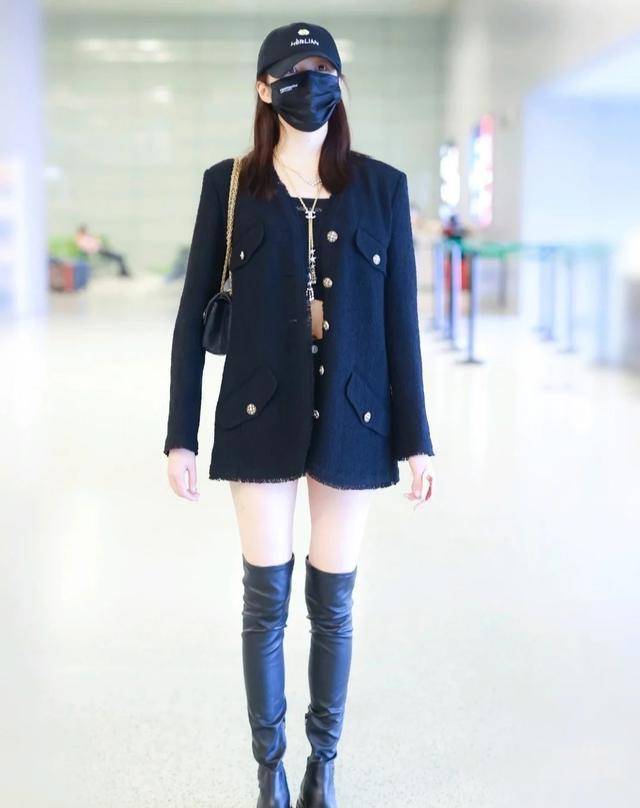 好私服传奇:关晓彤呈现谐音梗strong/p
p好私服传奇/strong，脾性好私服也超棒，差别气概气场开挂！