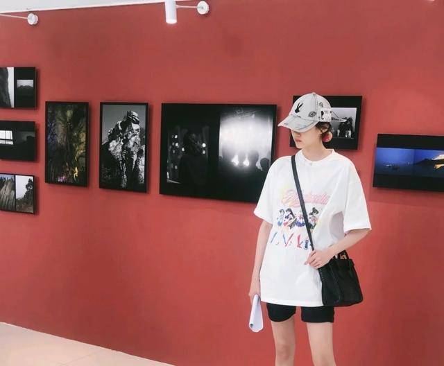 好私服传奇:关晓彤呈现谐音梗strong/p
p好私服传奇/strong，脾性好私服也超棒，差别气概气场开挂！