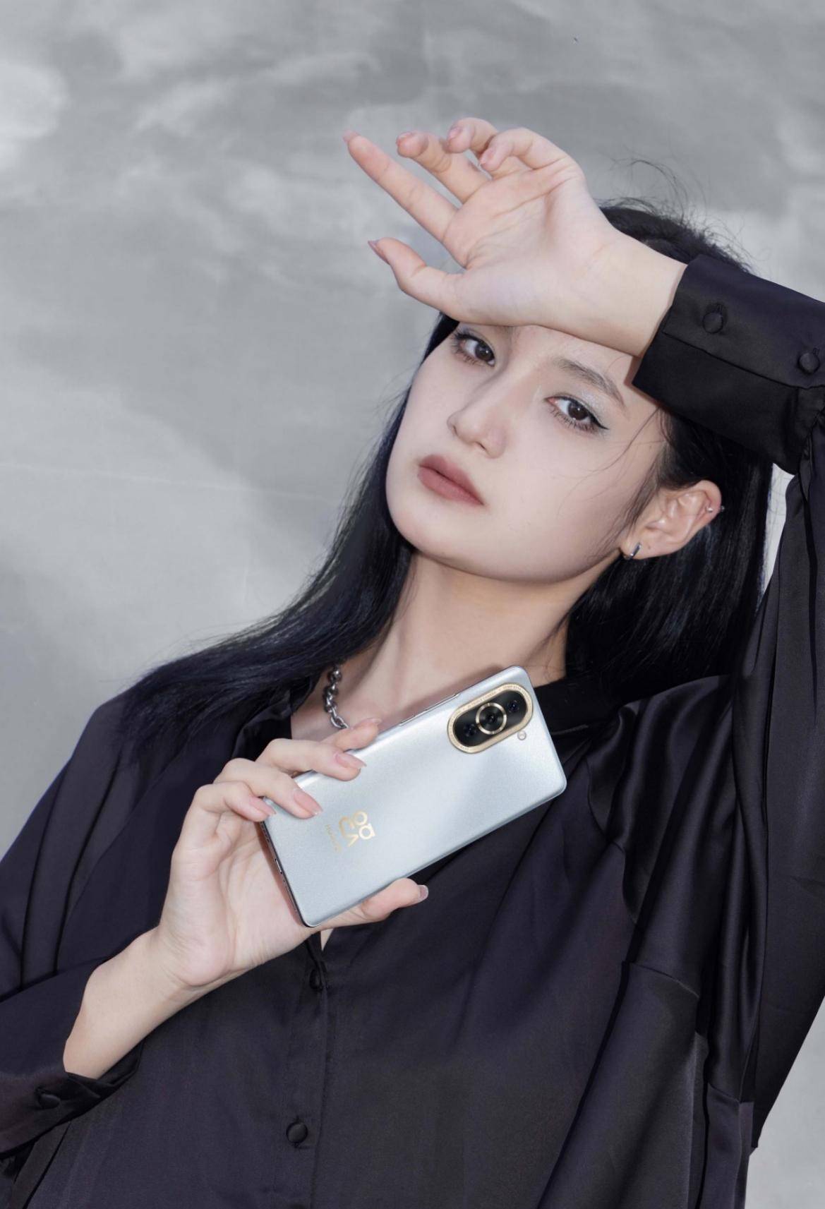 手机传奇:华为nova10系列手机现已正式开售strong/p
p手机传奇/strong，续写华为影像传奇篇章！