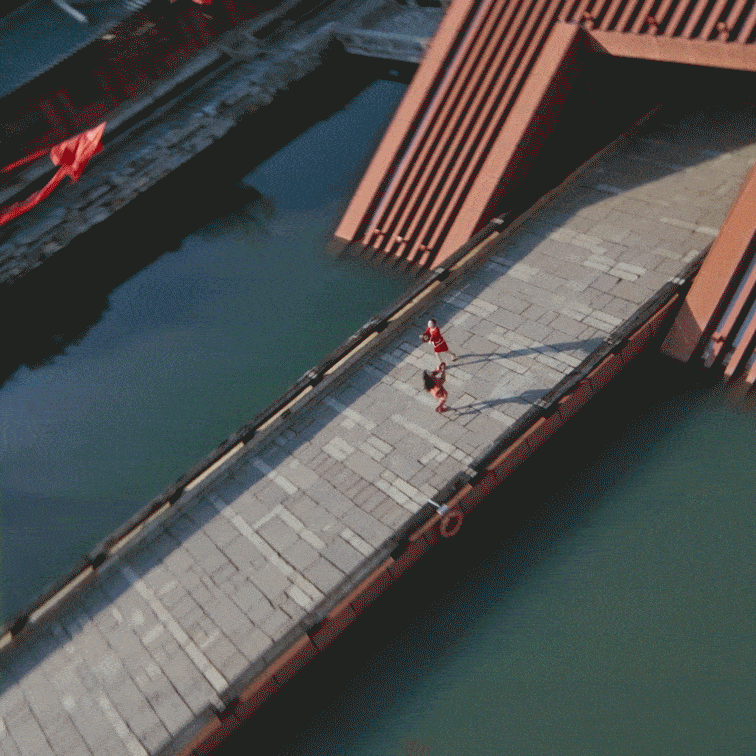 火龙传奇手机版:孙俪同款 VALENTINO 红strong/p
p火龙传奇手机版/strong，新年转运必入！