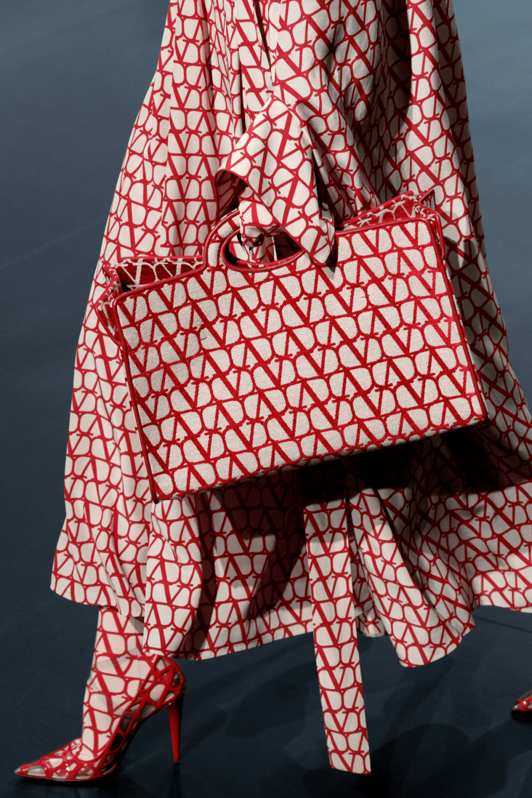 火龙传奇手机版:孙俪同款 VALENTINO 红strong/p
p火龙传奇手机版/strong，新年转运必入！