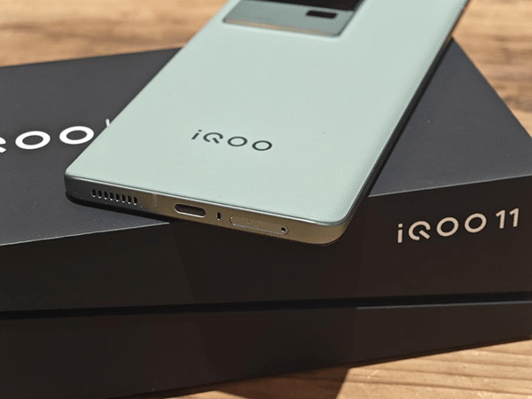 手机游戏版传奇:iQOO 11曼岛出格版上手体验：性能上没有短板且颜值在线的高端万能旗舰
