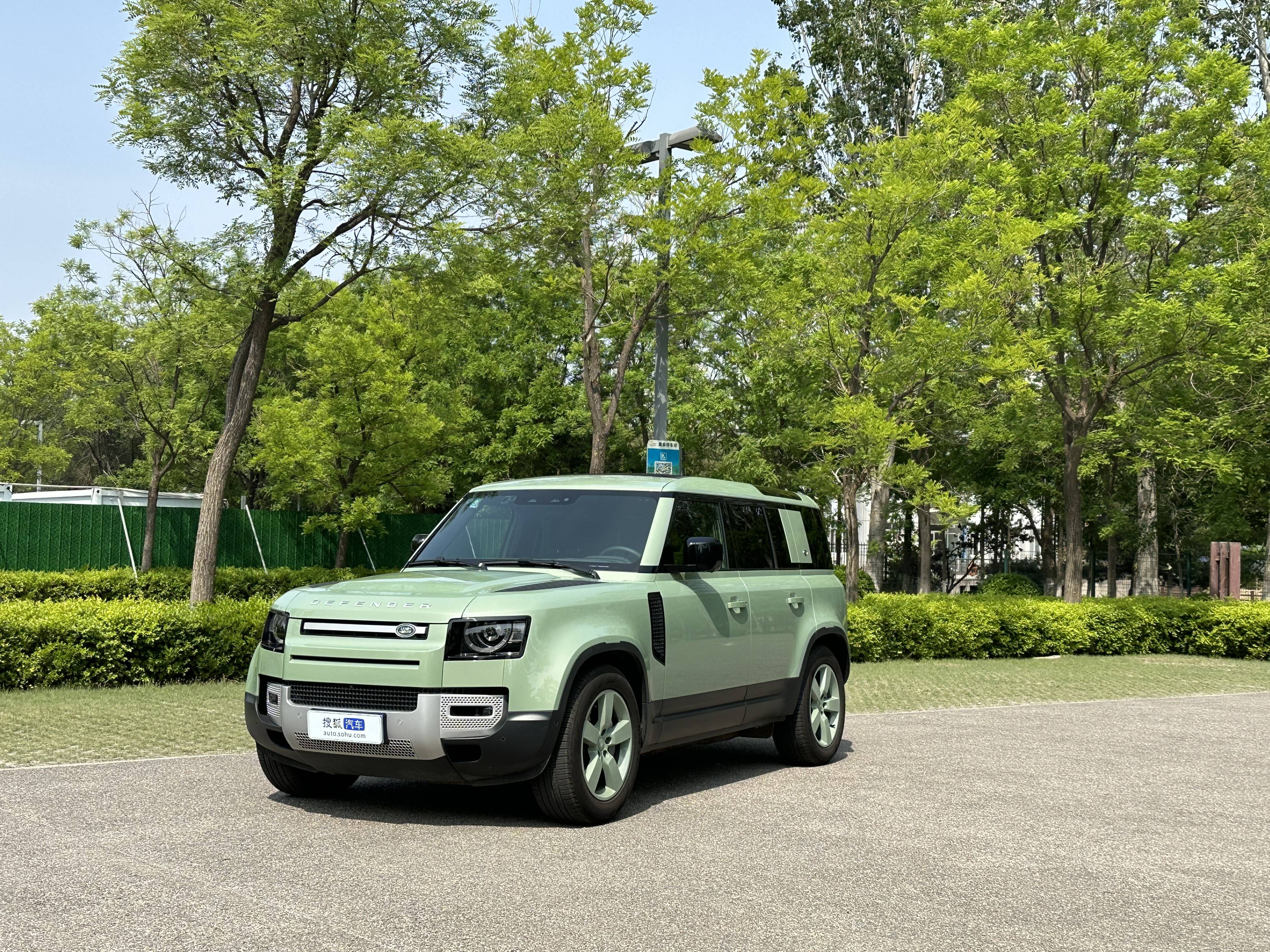 传奇收受接管版:精神图腾永不磨灭 深度体验路虎卫士110 75周年传奇版