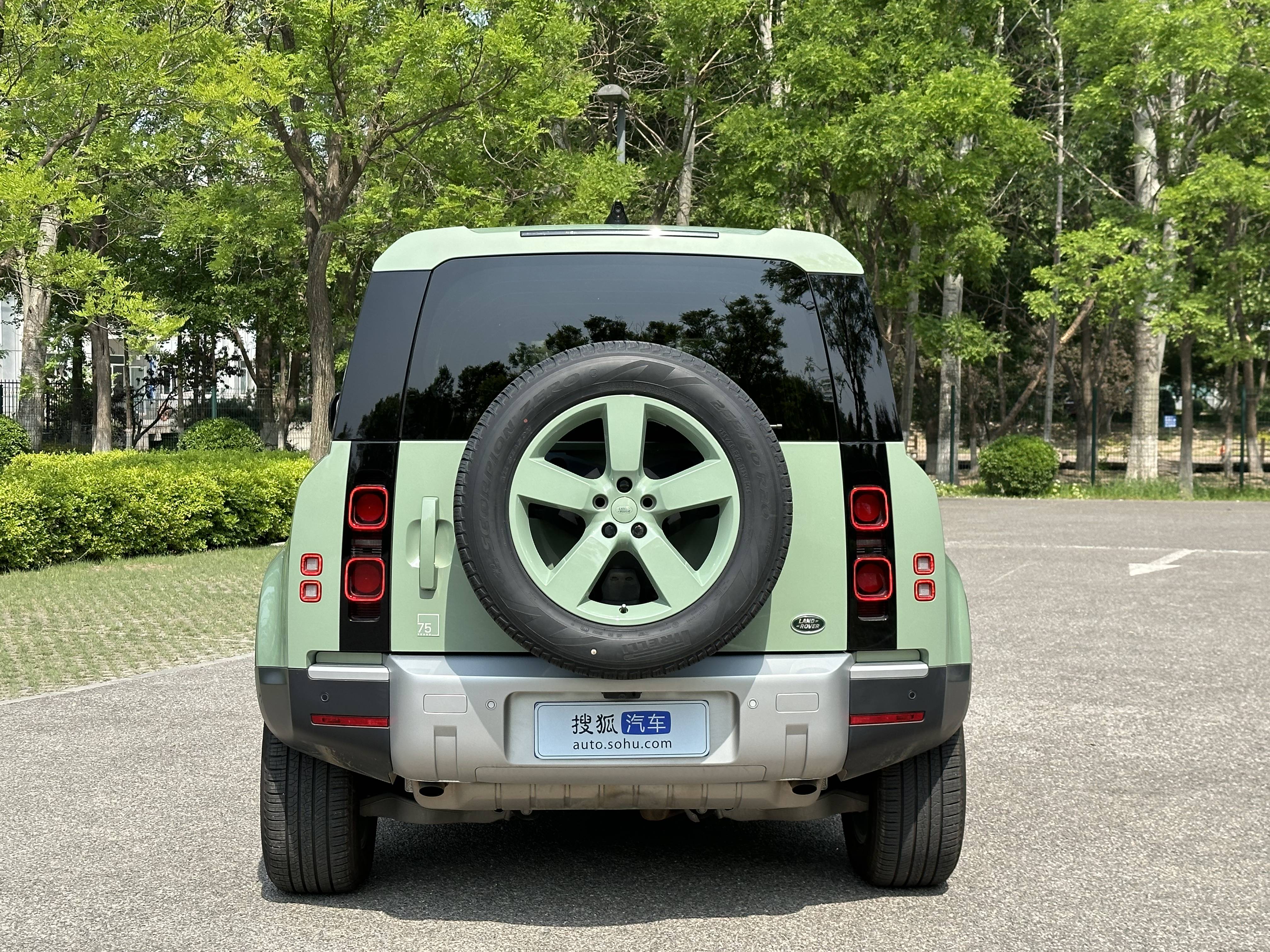 传奇收受接管版:精神图腾永不磨灭 深度体验路虎卫士110 75周年传奇版