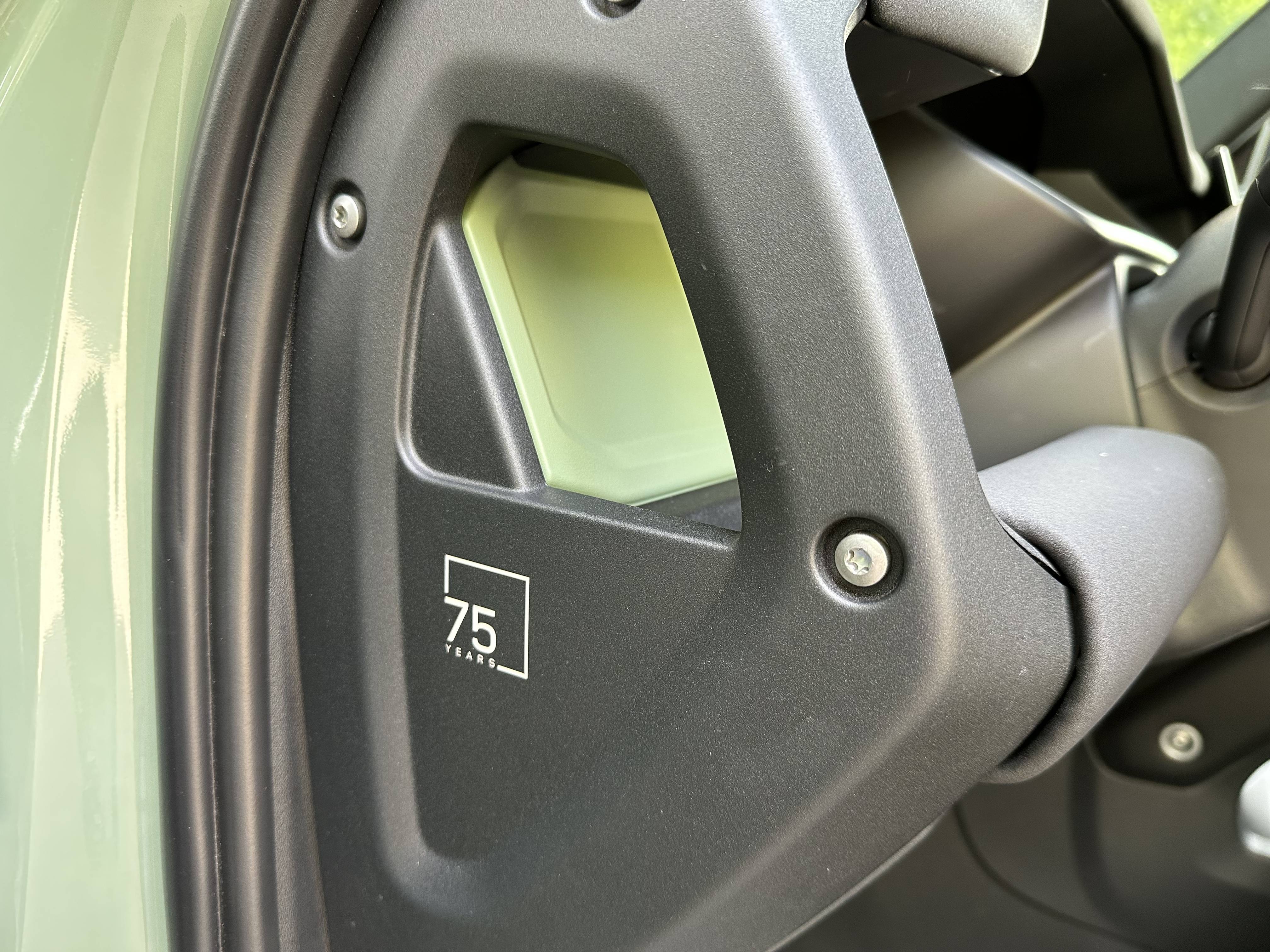 传奇收受接管版:精神图腾永不磨灭 深度体验路虎卫士110 75周年传奇版