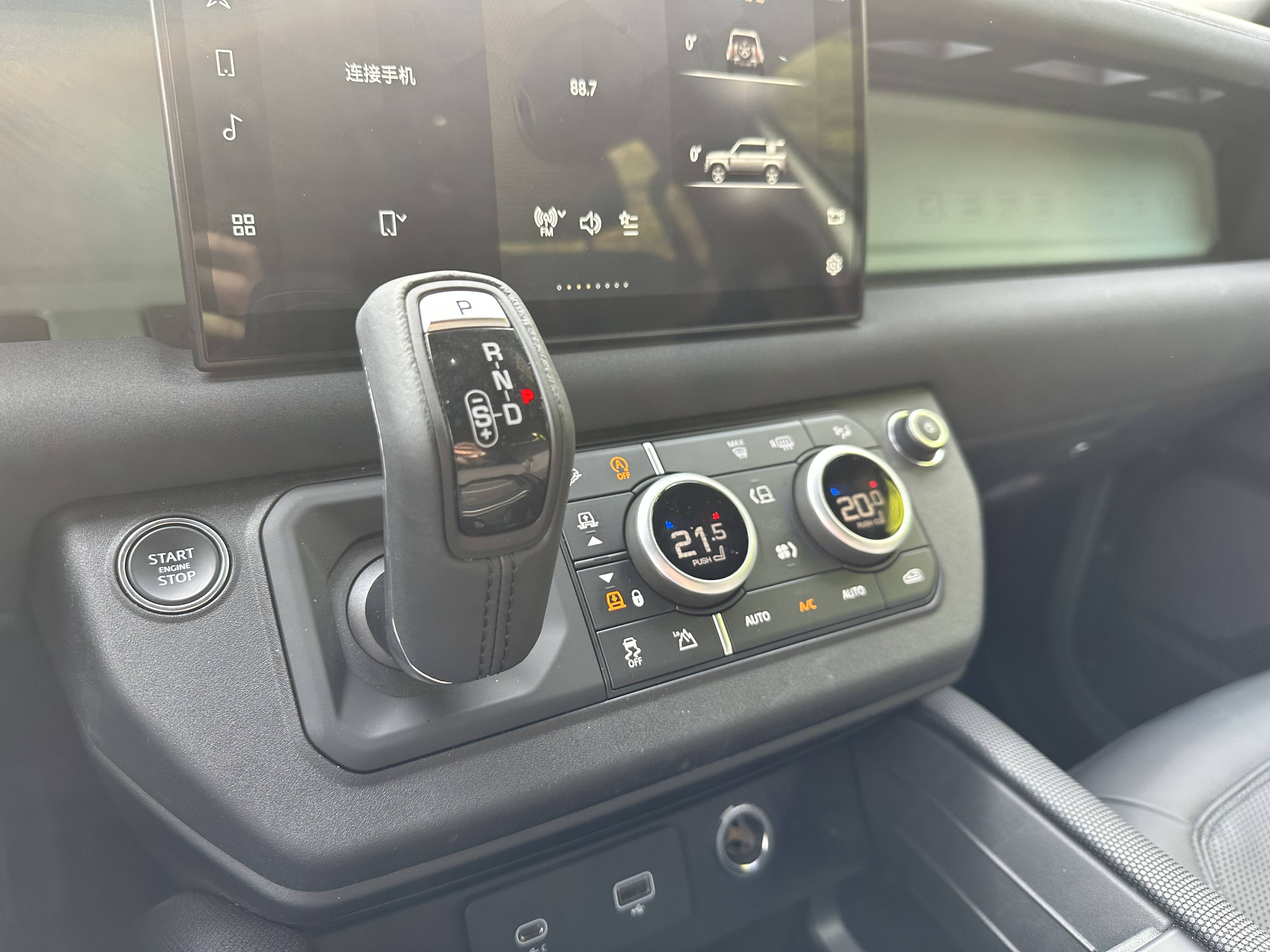 传奇收受接管版:精神图腾永不磨灭 深度体验路虎卫士110 75周年传奇版