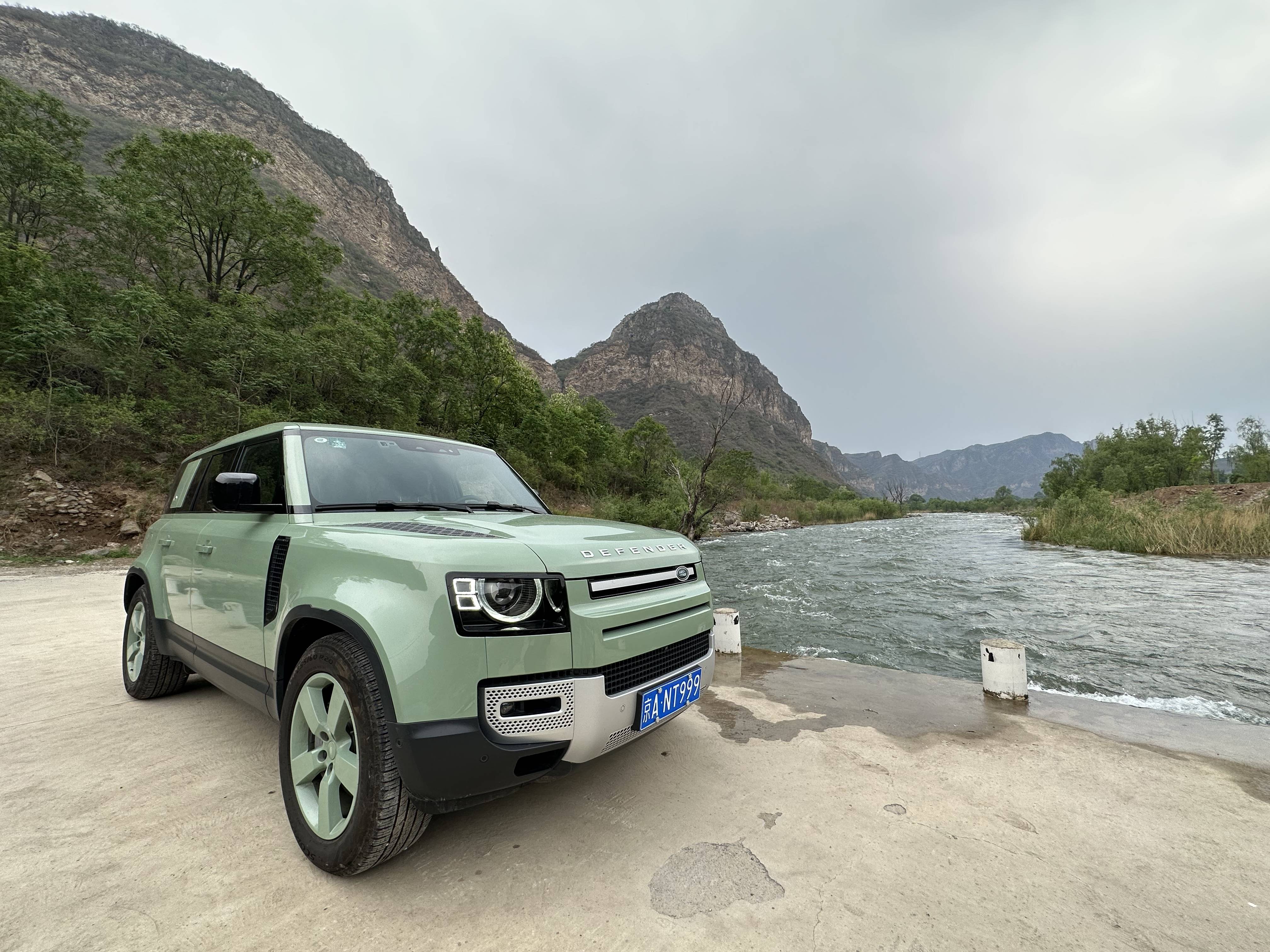 传奇收受接管版:精神图腾永不磨灭 深度体验路虎卫士110 75周年传奇版