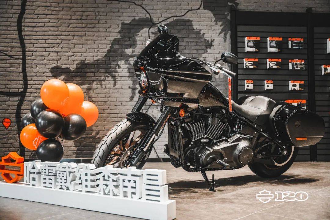 浩大手机游戏传奇:鹿鼎机车城王牌驾到strong/p
p浩大手机游戏传奇/strong！“百年传奇”哈雷戴维森浩大开业！