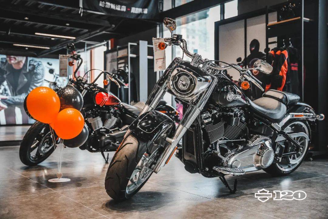 浩大手机游戏传奇:鹿鼎机车城王牌驾到strong/p
p浩大手机游戏传奇/strong！“百年传奇”哈雷戴维森浩大开业！