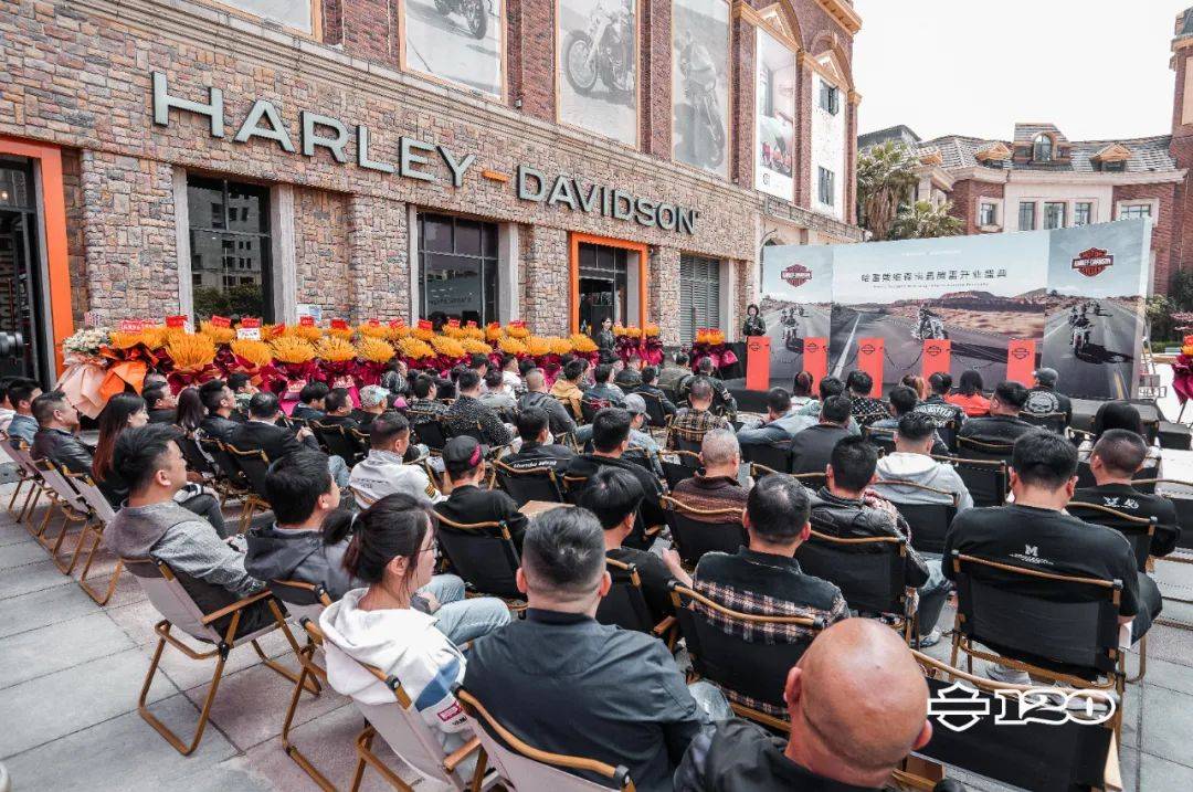 浩大手机游戏传奇:鹿鼎机车城王牌驾到strong/p
p浩大手机游戏传奇/strong！“百年传奇”哈雷戴维森浩大开业！