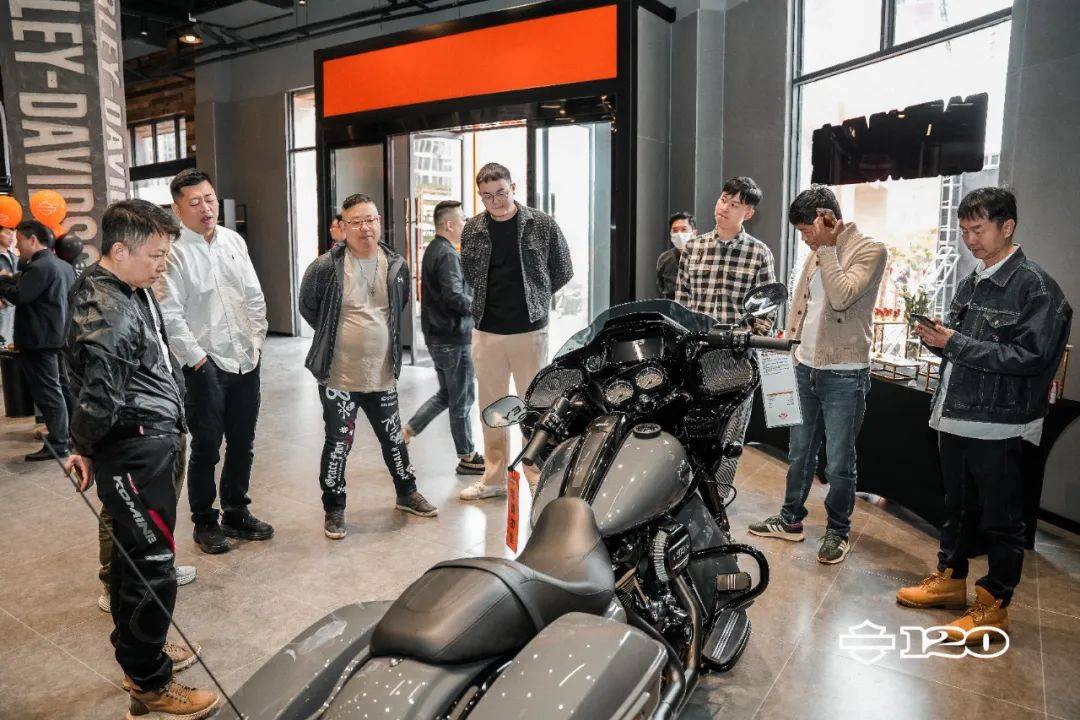 浩大手机游戏传奇:鹿鼎机车城王牌驾到strong/p
p浩大手机游戏传奇/strong！“百年传奇”哈雷戴维森浩大开业！