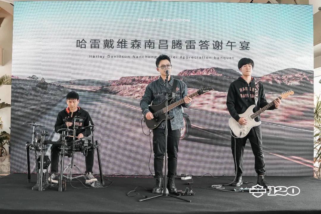 浩大手机游戏传奇:鹿鼎机车城王牌驾到strong/p
p浩大手机游戏传奇/strong！“百年传奇”哈雷戴维森浩大开业！