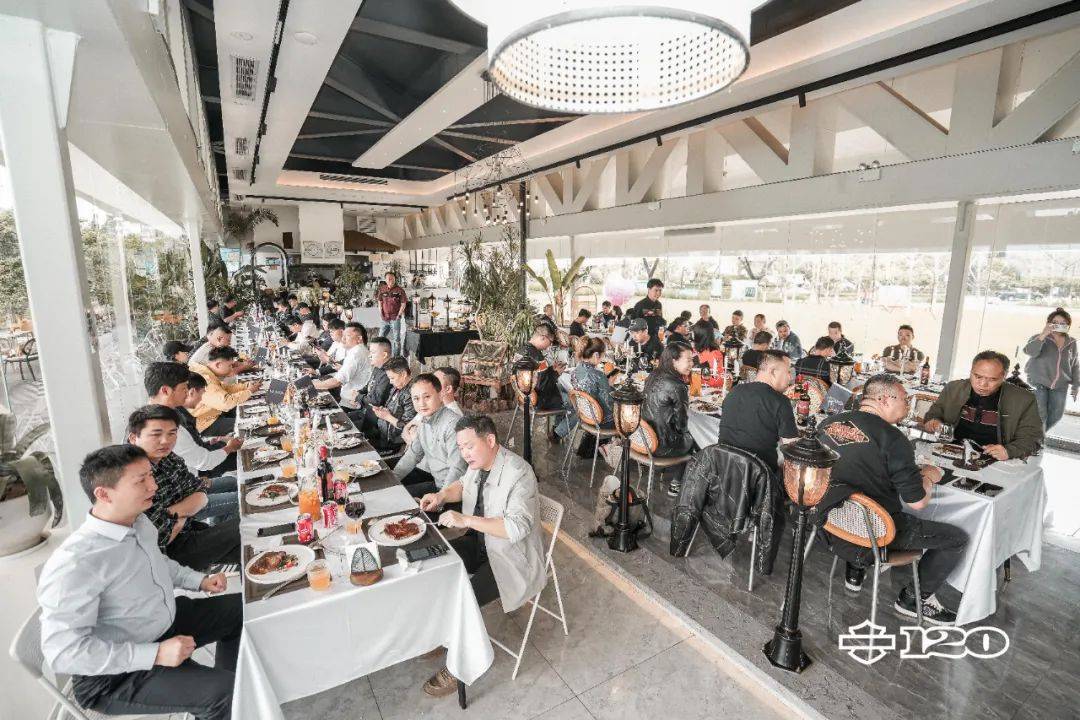 浩大手机游戏传奇:鹿鼎机车城王牌驾到strong/p
p浩大手机游戏传奇/strong！“百年传奇”哈雷戴维森浩大开业！