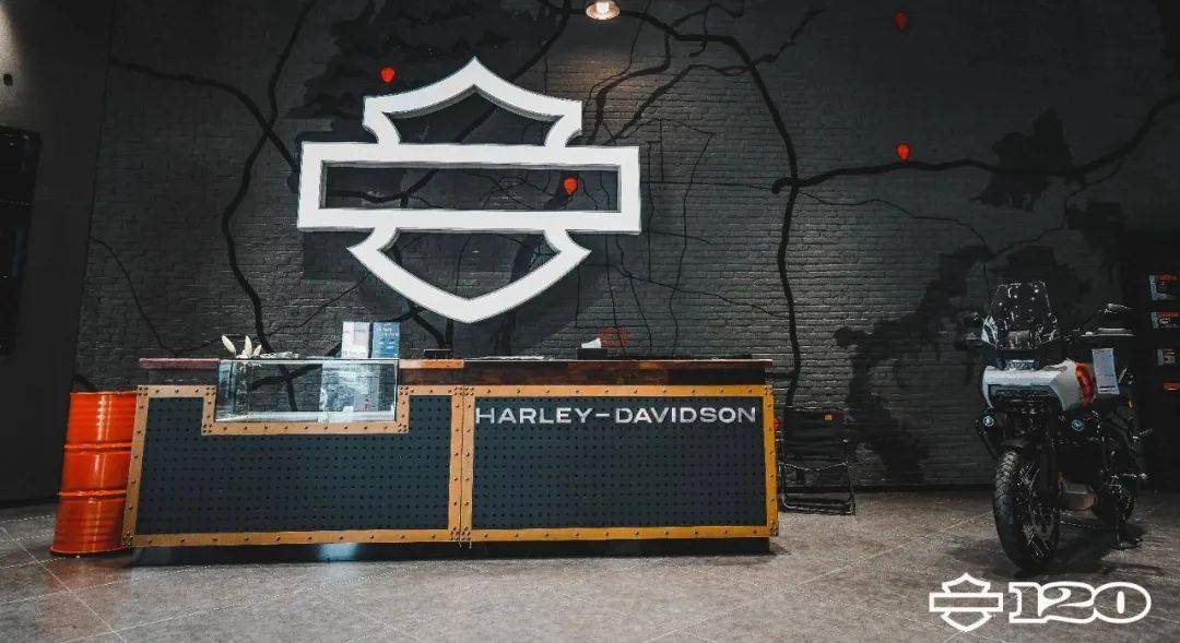 浩大手机游戏传奇:鹿鼎机车城王牌驾到strong/p
p浩大手机游戏传奇/strong！“百年传奇”哈雷戴维森浩大开业！