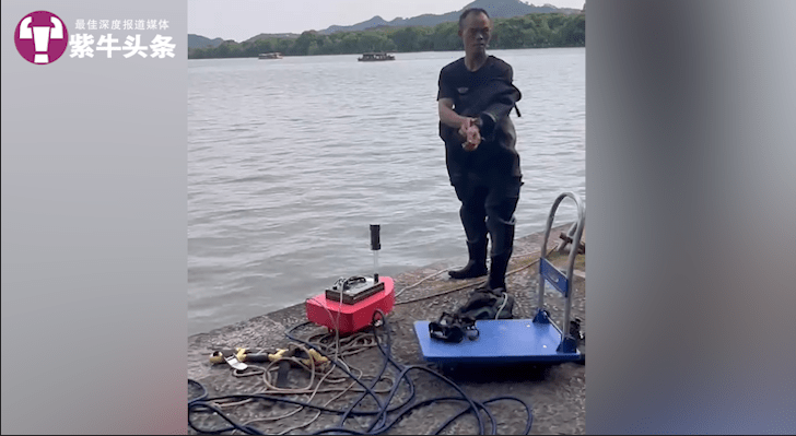 单职业:【紫牛头条】在西湖捞手机收1500元被量疑strong/p
p单职业/strong，职业打捞员：正规平台接单，代价筹议好