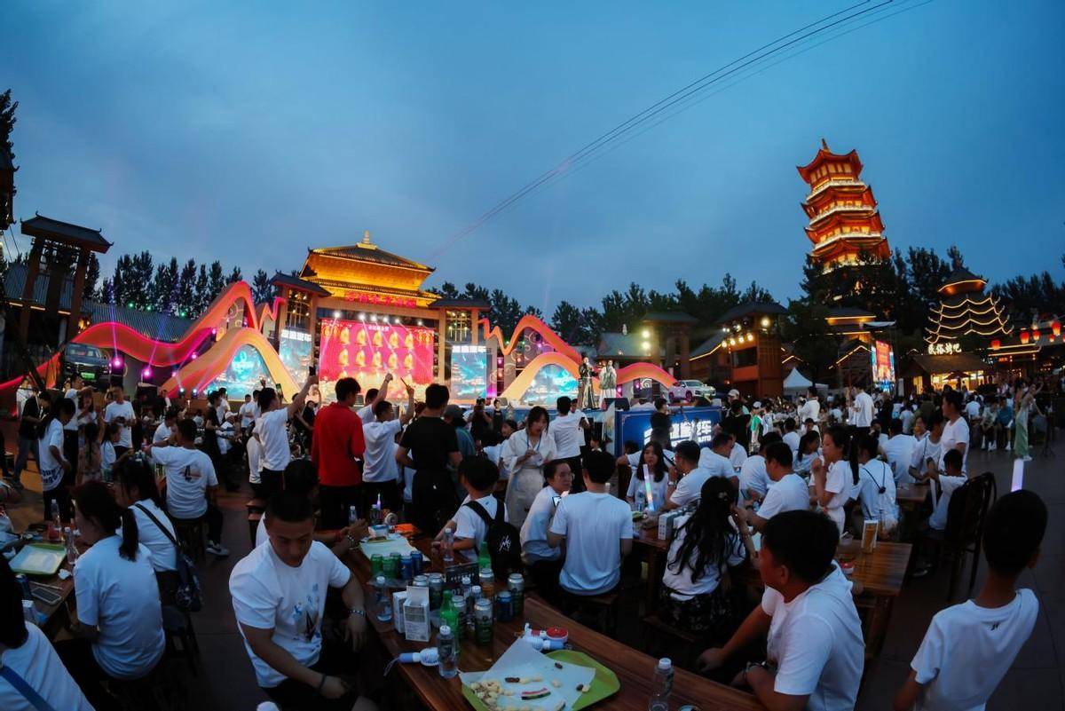 神途:2023捷途汽车龙虾啤酒烧烤节国风神画之夜strong/p
p神途/strong，诠释用户型企业的本质