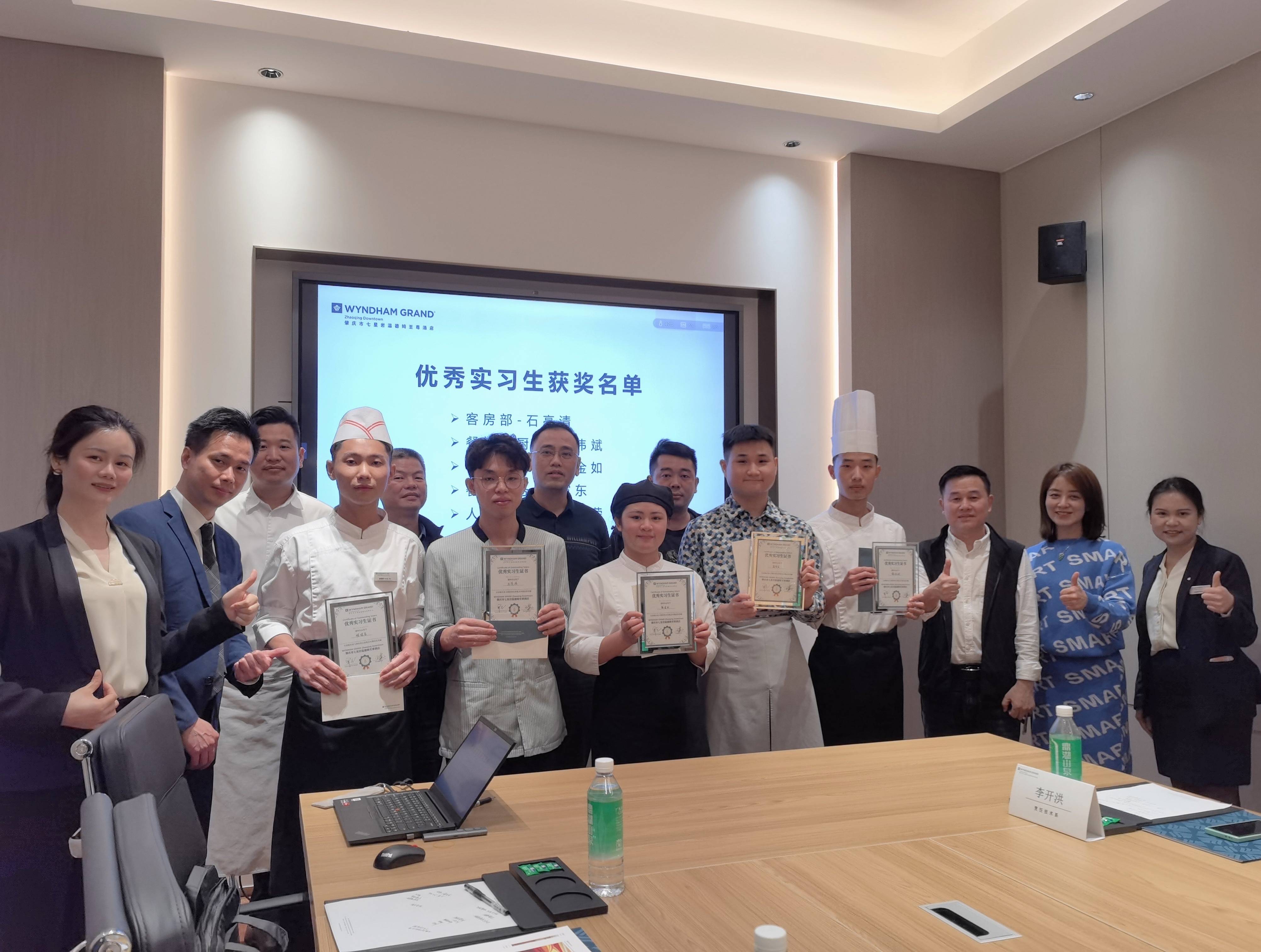 单职业:南方日报聚焦肇庆招商、数字政府、职业教育多份“成就单”