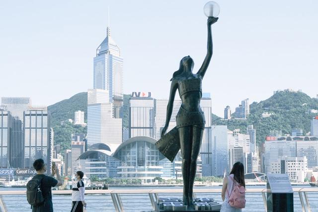 华哥代言的传奇手游