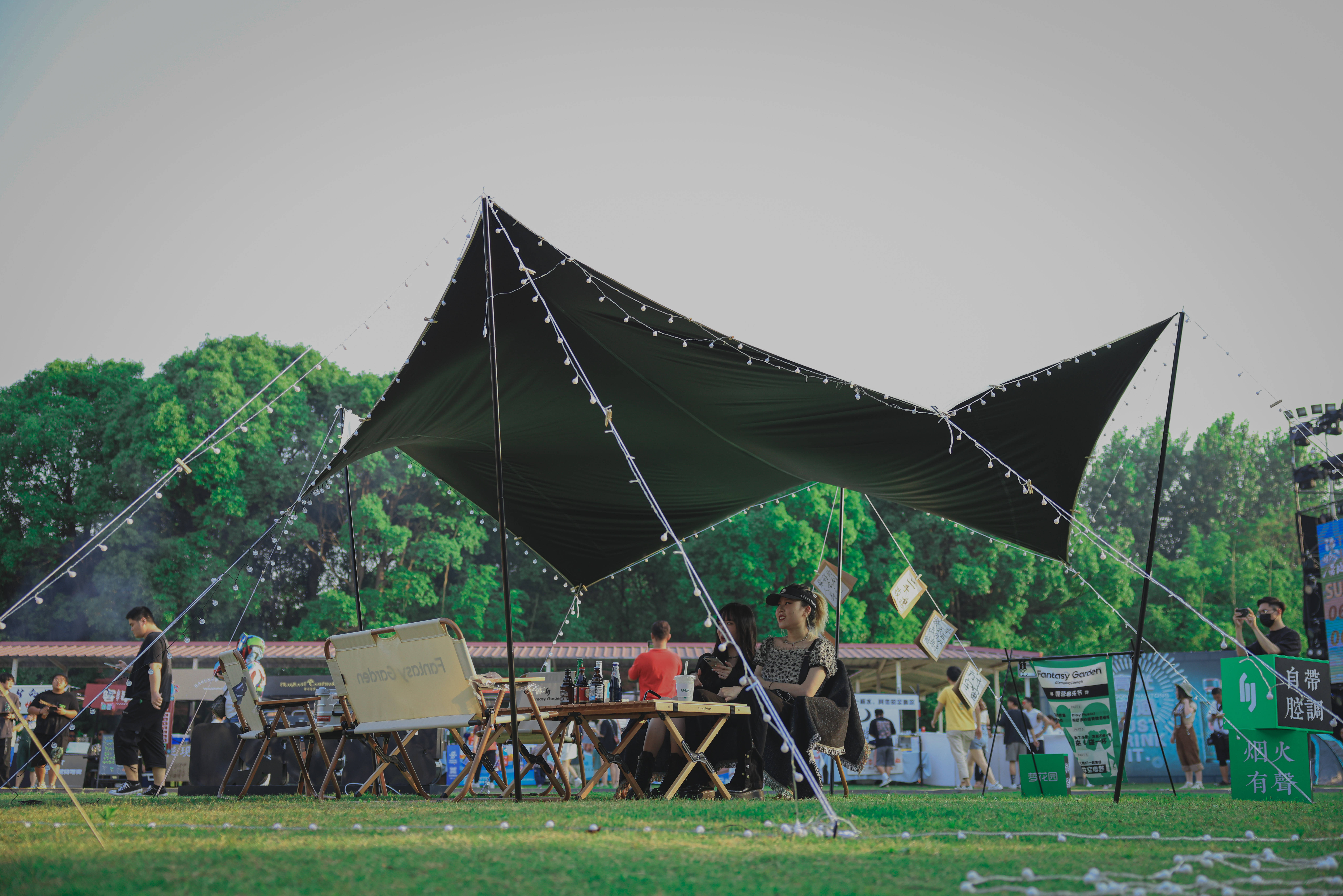 (烈日皓月传奇办事端)烈日皓月手游