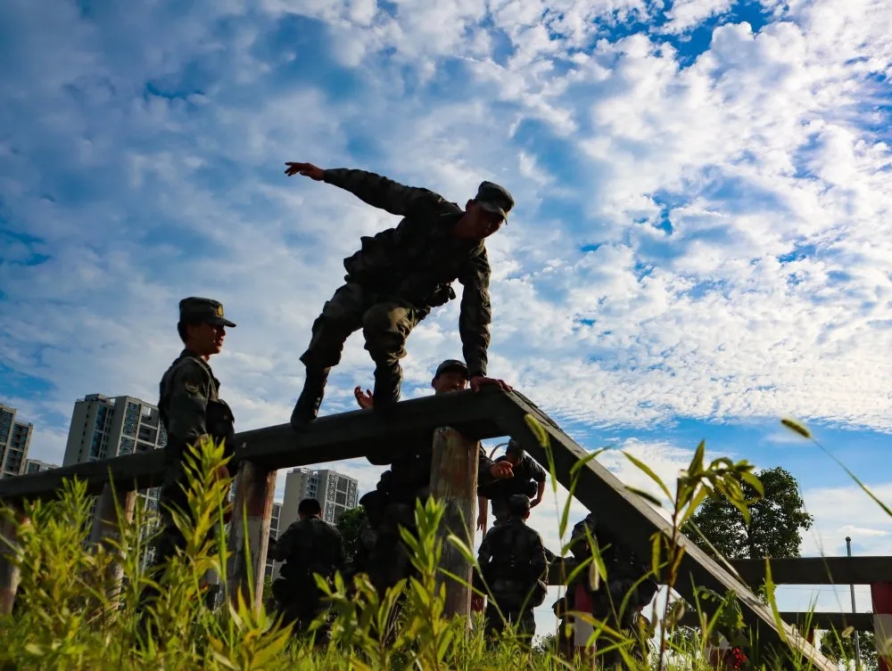 (烈日皓月鬼刃攻略)烈日皓月手游